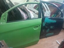 "Mitsubishi Mirage" arxa qapılar