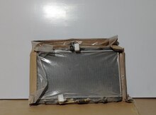 Toyota Camry 2012 su radiatoru