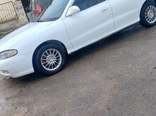 Hyundai Elantra, 1998 il