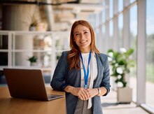 Ofis-menecer işi axtarıram