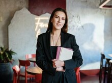 Hostes işi axtarıram
