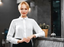 Hostes işi axtarıram