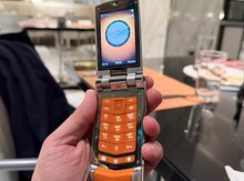 Vertu Constellation Ayxta Candy Orange
