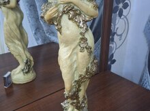 Göyərçinli qız fiquru