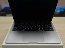 Apple MacBook Air 13-inch (2019)