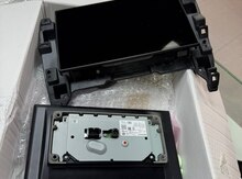 Land Rover Defender monitoru