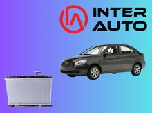 Hyundai Accent su radiatoru