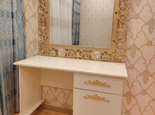 Güzgülü makiyaj masası