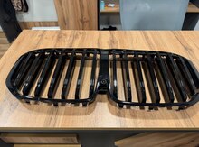 BMW G70 2025-2026 radiator barmaqlığı