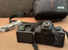 Canon 700D
