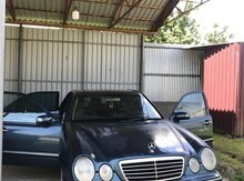 Mercedes E 220, 2000 il