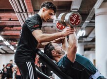 Fitness üzrə təlimçi işi axtarıram