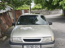 Opel Vectra, 1990 il