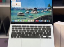Apple Macbook Air A3240