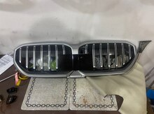 BMW G60 radiator barmaqlığı