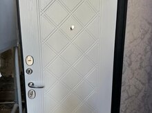 Ev qapısı