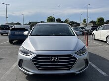 Hyundai Elantra, 2017 il
