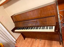 Piano Petrof