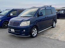 Toyota Noah, 2004 il