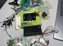 BBC micro: bit əsaslı elektronika və robototexnika dəstəsi