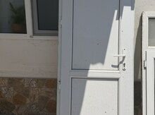 Plastik qapı