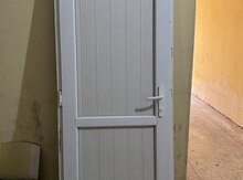 Plastik qapı