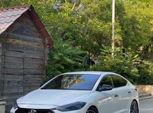 Hyundai Elantra, 2017 il